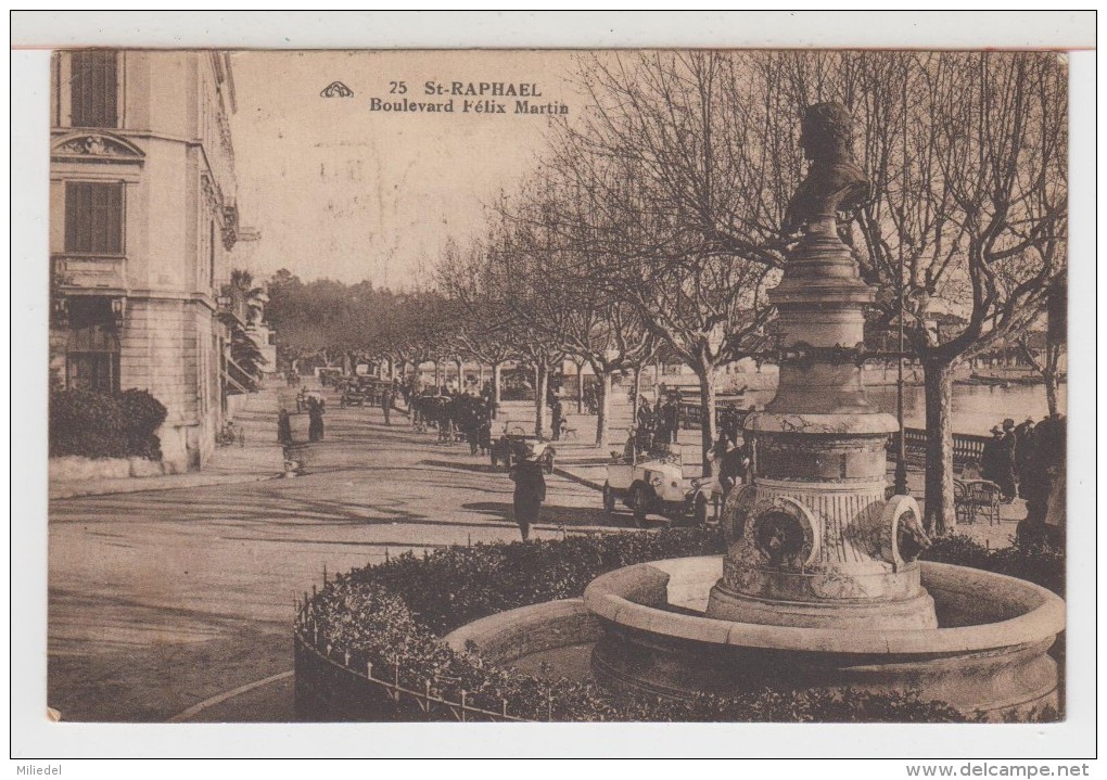 83 - SAINT RAPHAEL - Boulevard Félix Martin - Voitures Anciennes ! Animée ! - Saint-Raphaël
