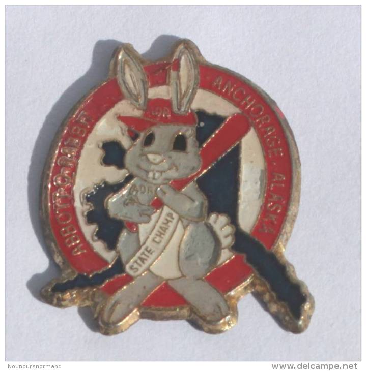 Pin's  Logo équipe ABBOTT O RABBIT - ANCHORAGE - Lapin Tenant Une Batte - D736 - Baseball