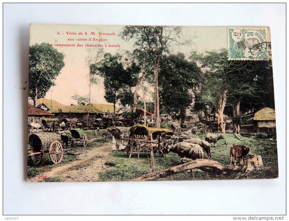 Carte Postale Ancienne Colorisée : Visite De S. M. Sisowath Aux Ruines D' ANGKOR, Le Campement Des Charrettes à Boeufs - Cambodge