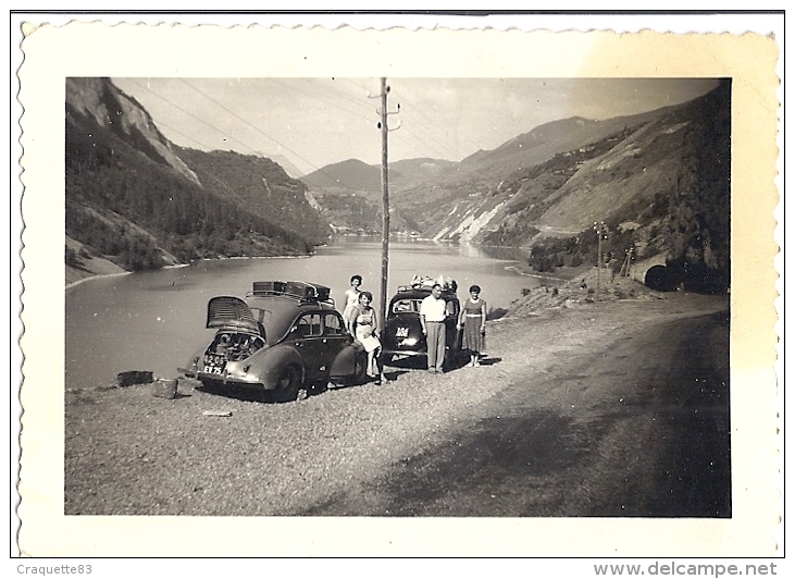 4 CV  ARRET PRES D'UN LAC DE MONTAGNE  CAPOT OUVERT  9X6CM - Coches