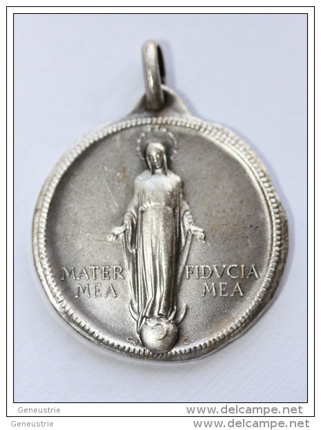 Très Beau Pendentif Médaille Religieuse "Vierge Marie / Pie XII - 1918-1958" Métal Argenté - Religious Pendant - Godsdienst & Esoterisme