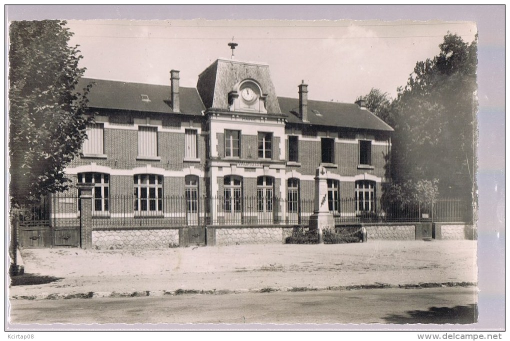 VAUMOISE . Mairie Et Ecoles . - Vaumoise