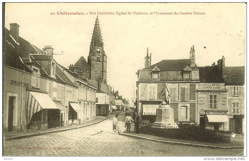 CPA  CHATEAUDUN  Rue Gambetta 10590 - Châteauneuf