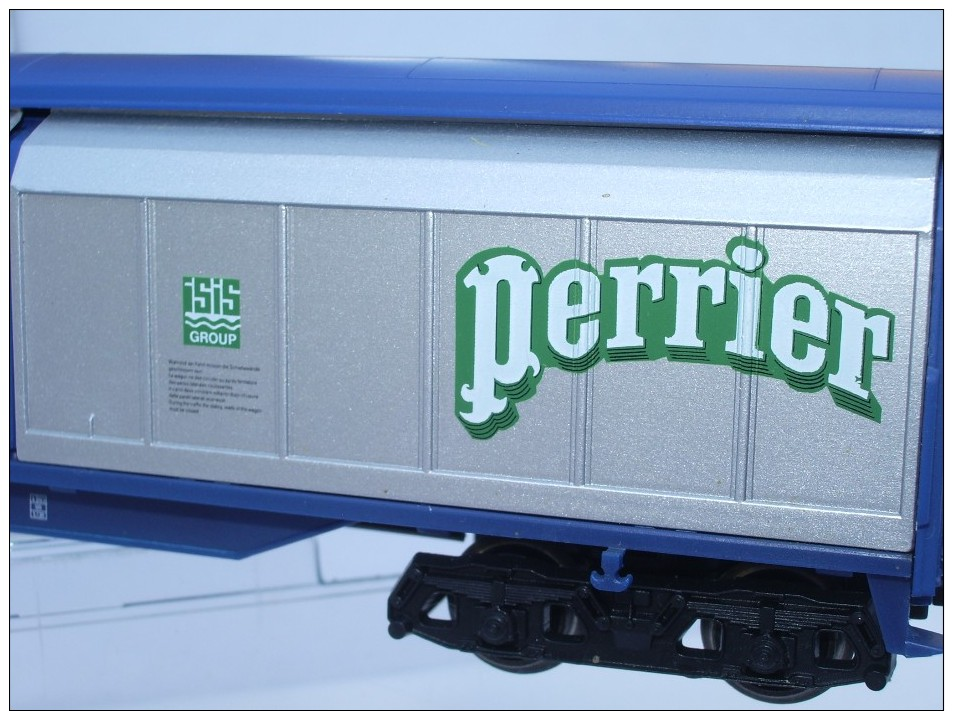 ELECTROTREN H0 Réf.: 5525 K : Wagon à Parois Coulissantes "PERRIER" - Wagons Marchandises