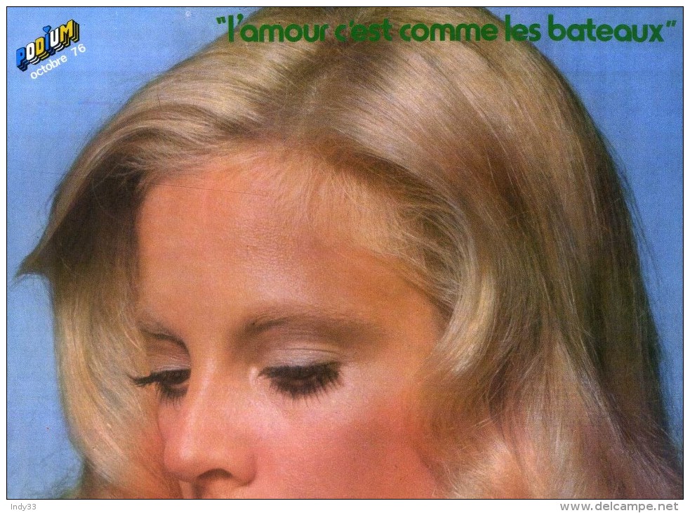 - POSTER  SYLVIE VARTAN . DOUBLE PAGE DU MAGAZINE PODIUM 1976 . - Plakate & Poster