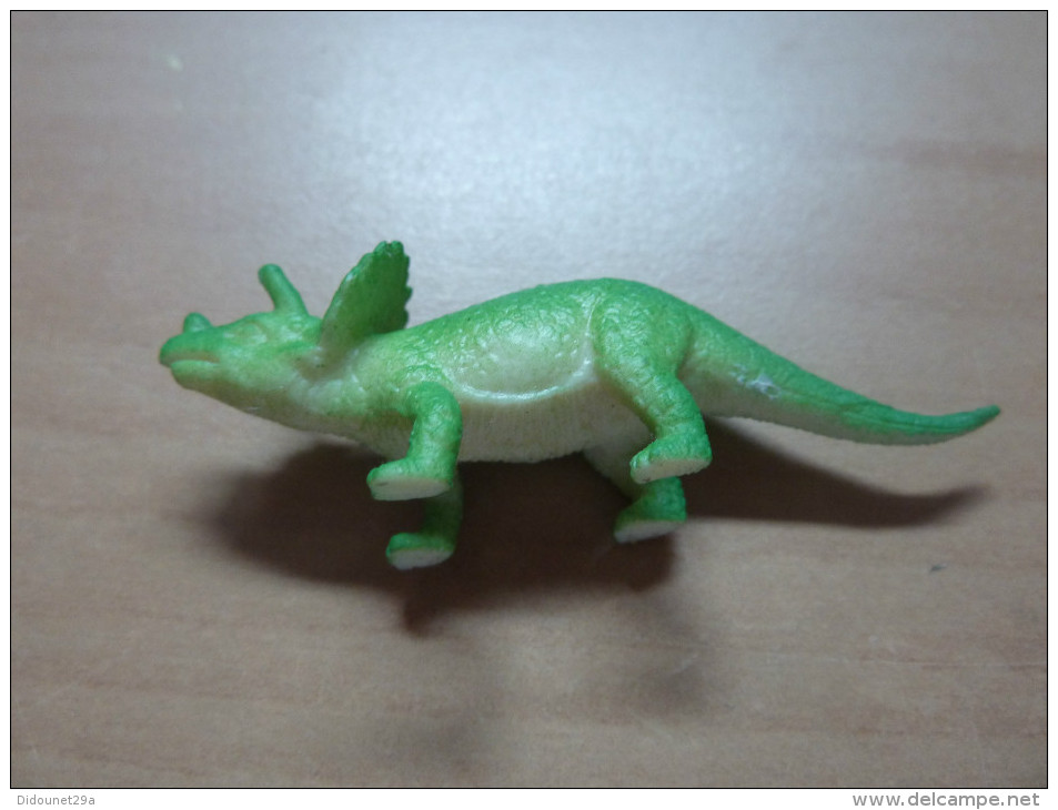 Figurine Dinosaure "TRICERATOPS"  Longueur 6 Cm, Hauteur 2,1 Cm - Sonstige & Ohne Zuordnung