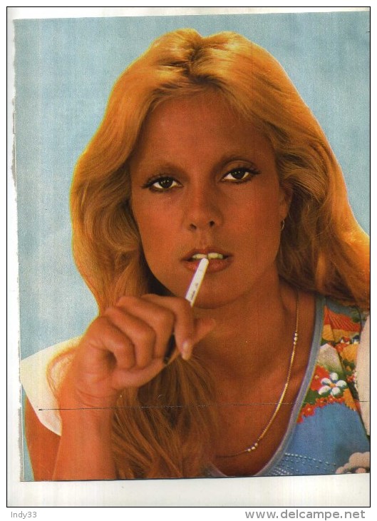 - LOT DE 9 PAGES DE MAGAZINES DES ANNEES 1970 SUR SOPHIE VARTAN . - Affiches & Posters