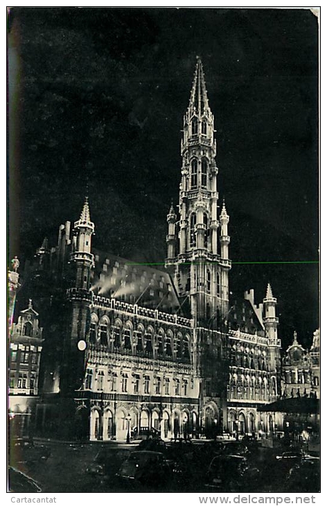 BRUXELLES. L'HOTEL DE VILLE BY NIGHT. CARTOLINA ANNI '50 - Bruxelles By Night