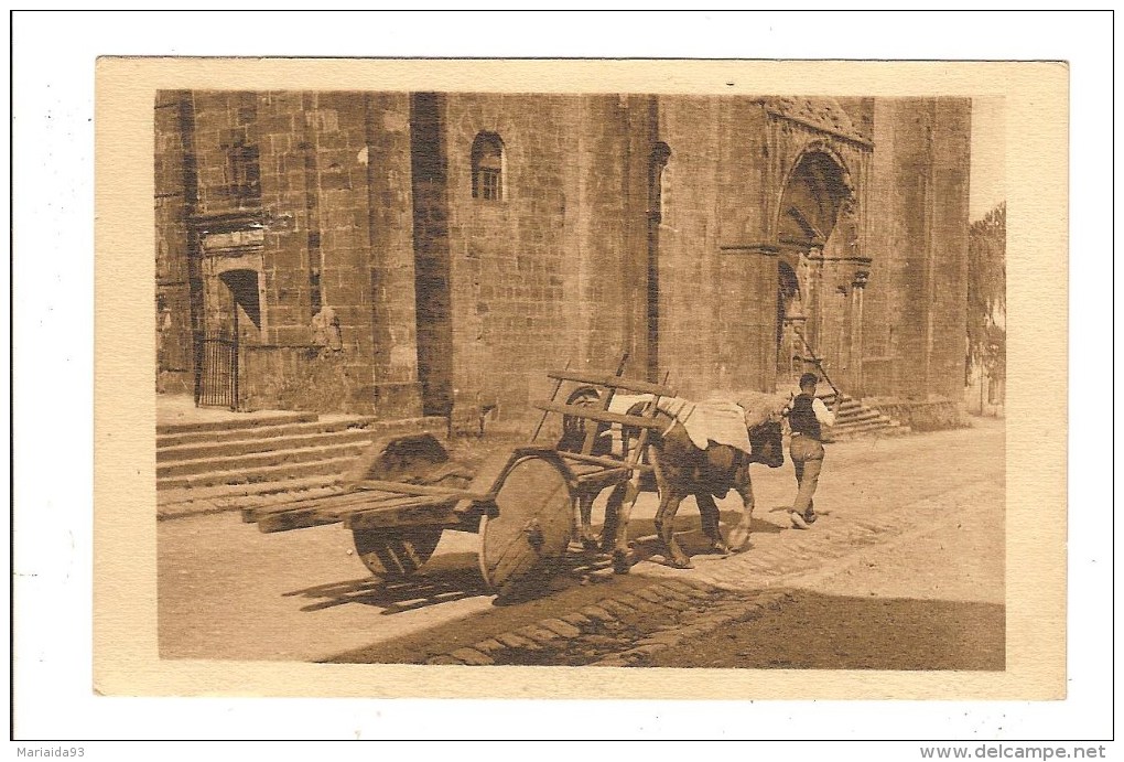 URRUGNE - PYRENEES ATLANTIQUES - ATTELAGE PASSANT DEVANT L'EGLISE - BELLE ANIMATION - Urrugne