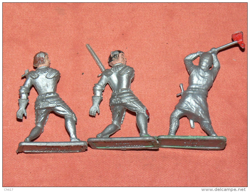 FIGURINES SOLDAT LOT  3  SOLDATS   EN MATIERE PLASTIQUE  CRESCENT TOY  Co   MADE IN  ENGLAND - Militaires