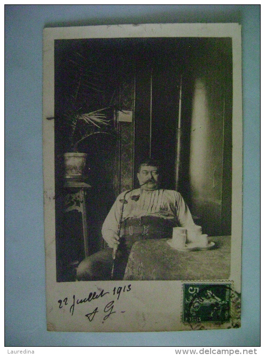 CARTE PHOTO  PARIS 75020   HOMME FUMANT AU NARGUILE -ECRITE EN 1913 - District 20