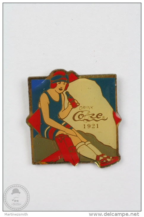 Vintage Pin Up Lady Drinking Coca Cola - Advertising Pin Badge #PLS - Coca-Cola