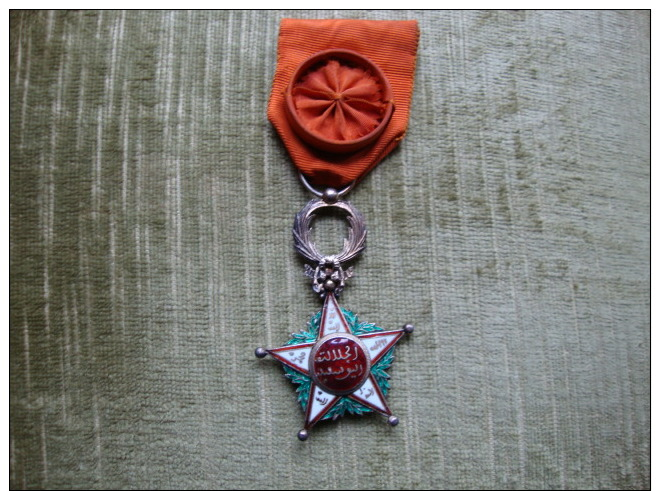 Médaille D'officier De L'ordre Ouissam Alaouit Chérifien En Parfait état (port En Sus) - Autres & Non Classés