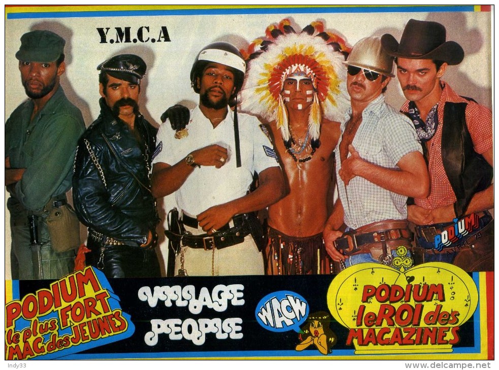 - 2 PAGES DU MAGAZINE PODIUM SUR LES VILLAGE PEOPLE   . - Manifesti & Poster