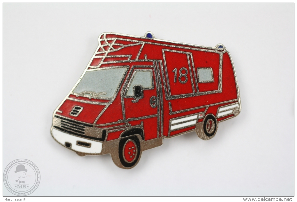 Sapeurs Pompiers 18 - Fireman/ Firefighter Car - Pin Badge #PLS - Bomberos