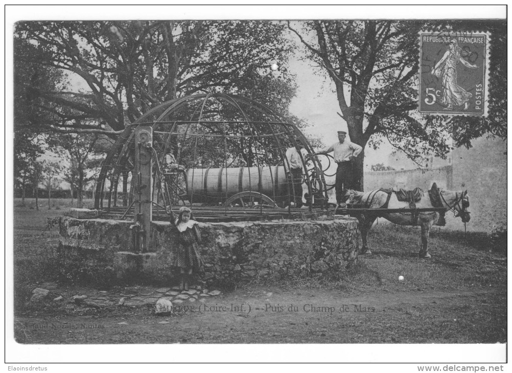 Paimboeuf (44) - Puits Du Champ De Mars - Attelage. Bon état, A Circulé. - Paimboeuf