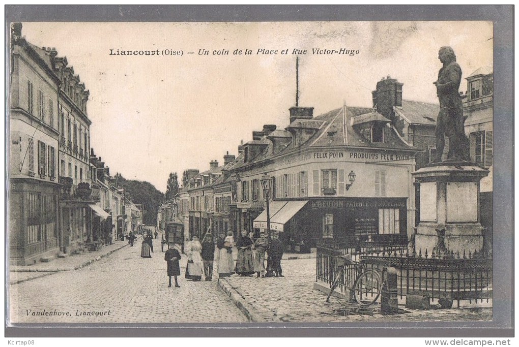 LIANCOURT . Un Coin De La Place Et Rue Victor - Hugo . Etat . - Liancourt