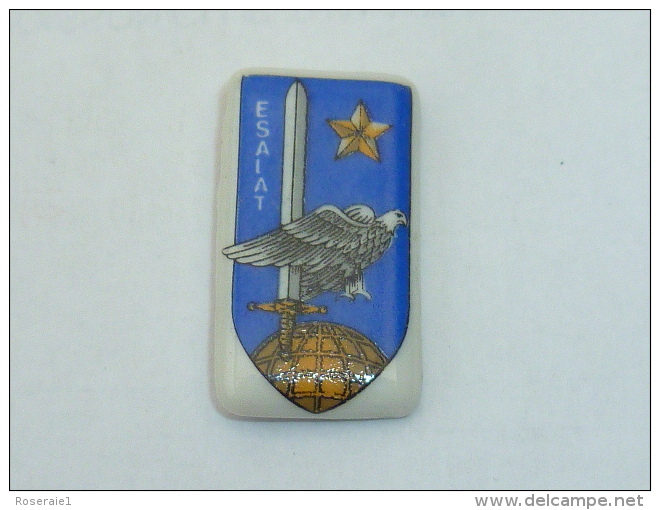 Pin's INSIGNE MILITAIRE, E.S.A.L.A.T., Signe LAZEYRAS LIMOGES - Army