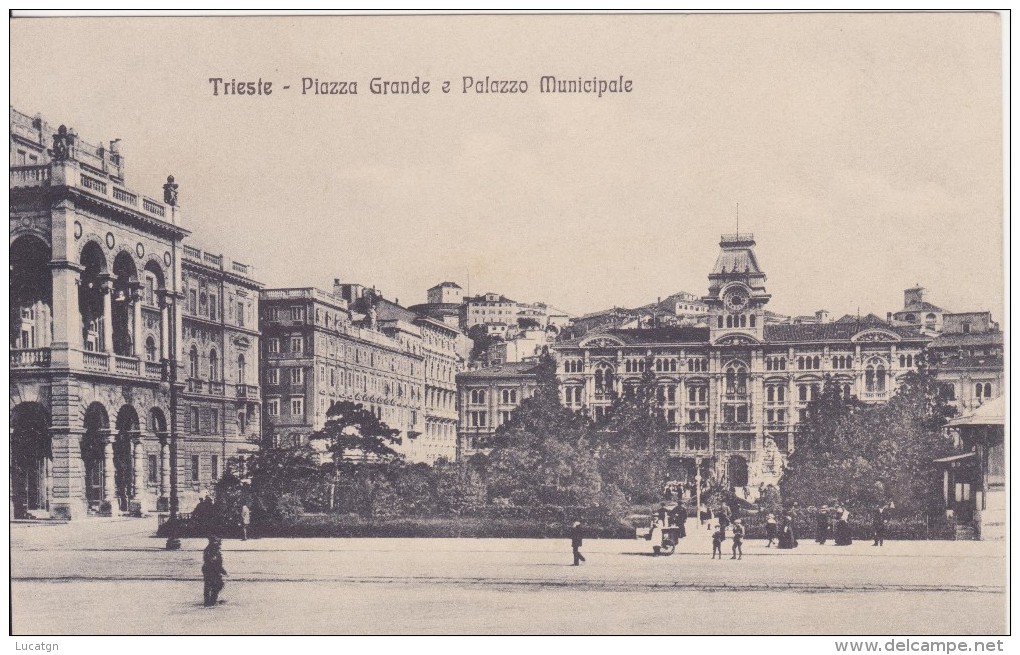 Trieste Piazza Grande E Palazzo Municipale - Trieste