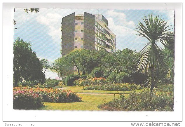 POSTCARD ESSEX FRINTON ON SEA  CRESCENT GARDENS ESSEX UNUSED - Andere & Zonder Classificatie