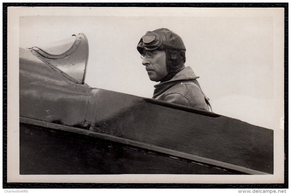 CARTE PHOTO ( Original ) - LE ROI ALBERT I DANS AVION - ( Photo Actualit Brux. ) - Aviateurs