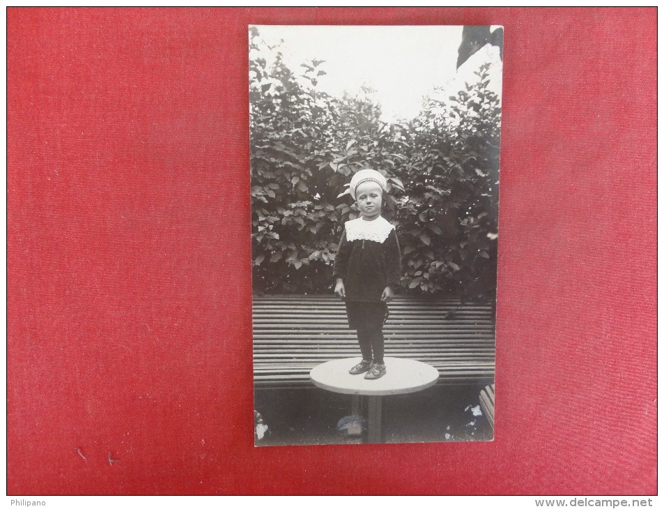 Mailed From Sweden    Child Standing On Table----  Ref 1423 - Portraits