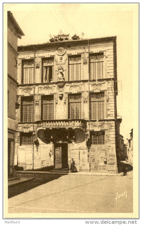 13/CPA - Tarascon - L'Hotel De Ville - Tarascon