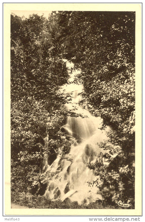 81/CPA - Mazamet - Jolie Cascade Dans Les Gorges De L'Arn - Mazamet