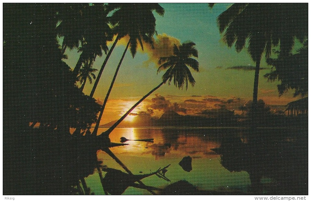Moorea  Sunset  Tahiti.  S-962 - Tahiti