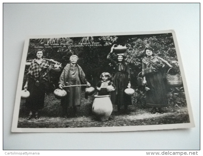 FOTOGRAFICA COSTUMI NUS VIELLES PROVINCES PORTEUSES D'EAU ANCIENS TYPES CURIEUX DE GASCOGNE PYRENEES ETC. - Costumi