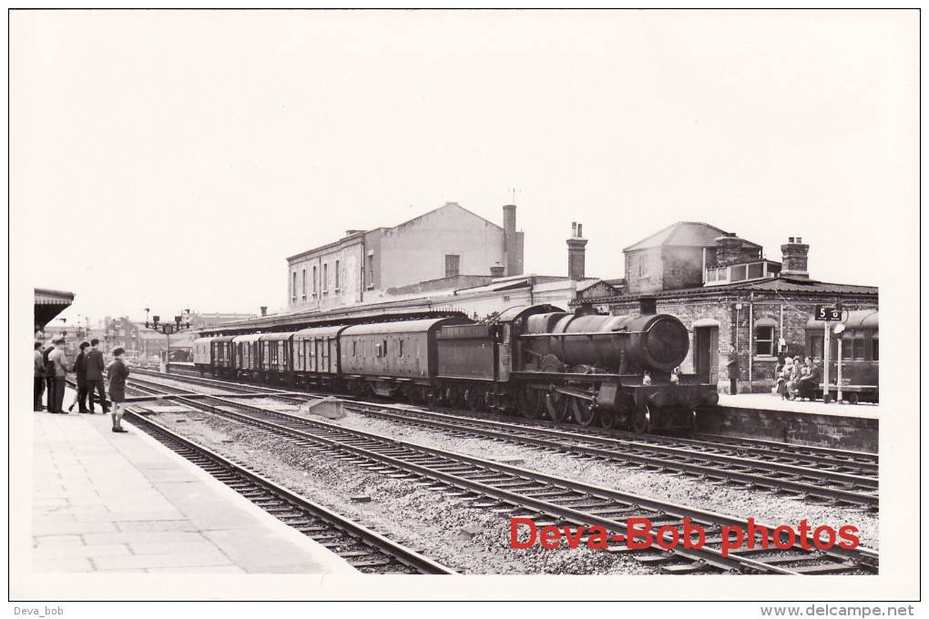 Railway Photo GWR 5974 Wallsworth Hall Swindon 1964 Great Western 4-6-0 Loco - Trains