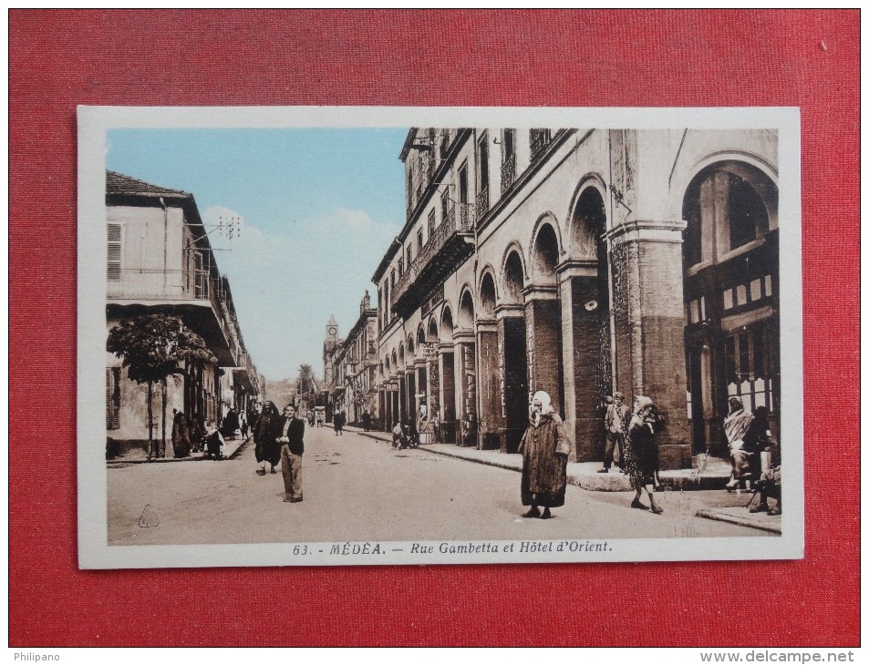 Algeria >  Medea  Rue  Gambetta Et Hotel D'Orient       -------ref 1426 - Medea