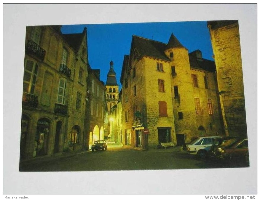 DORDOGNE - SARLAT - Quand Vient La Nuit, La Ville Se Pare De Mille Lumières - Sarlat La Caneda