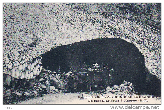 1492  24Dauphine, Route De Grenoble Au Glandon Un Tunnel De Neige à Maupas - Autres & Non Classés