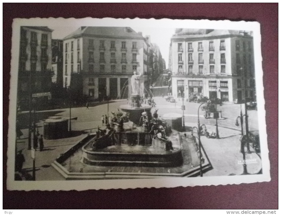 Nantes La Place Royale La Fontaine Et La Rue Crébillon - Nantes