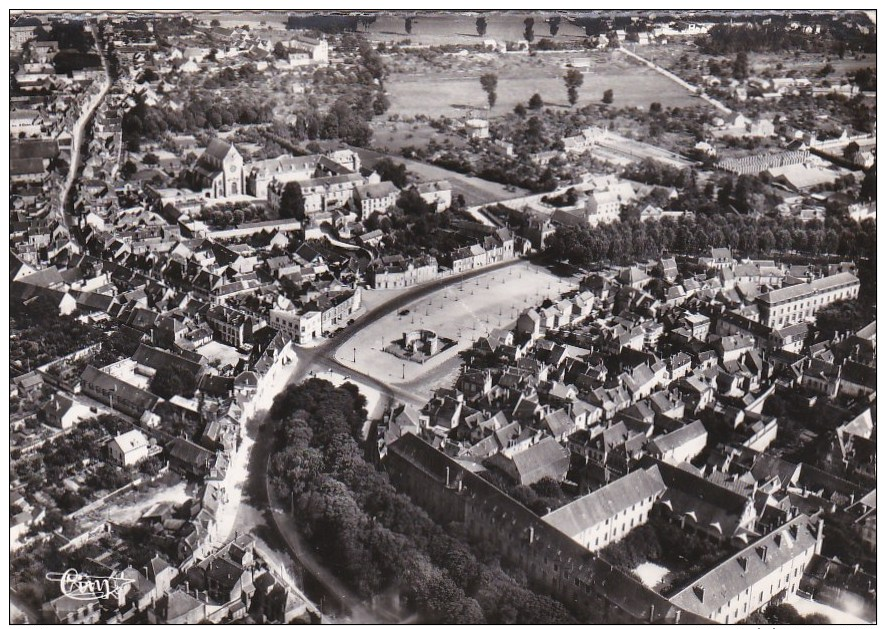 89 SENS  CPSM  Vue Aérienne Sur La VILLE  Maisons EGLISE  MONUMENT Aux MORTS HOPITAL  Timbre 1958 - Sens