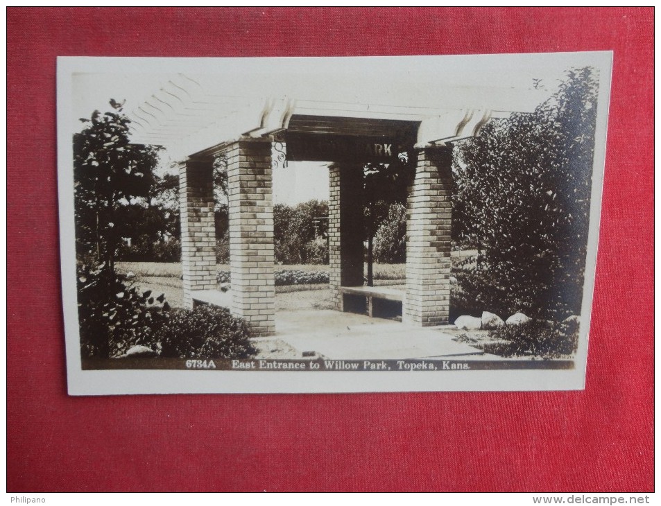 Kansas> Topeka RPPC   Entrance To Willow Park -  -ref 1431 - Topeka