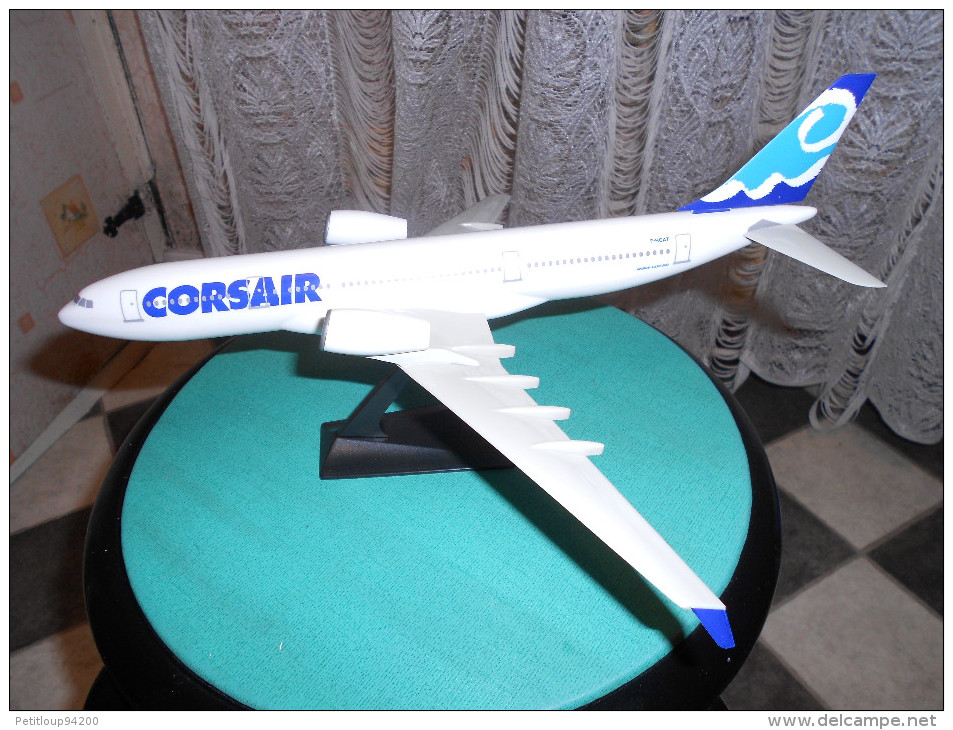 MAQUETTE AVION  AIRBUS A330-200  Corsair - Vliegtuigen