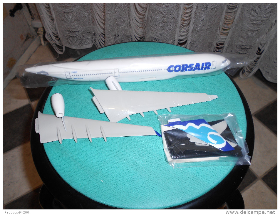 MAQUETTE AVION  AIRBUS A330-200  Corsair - Vliegtuigen