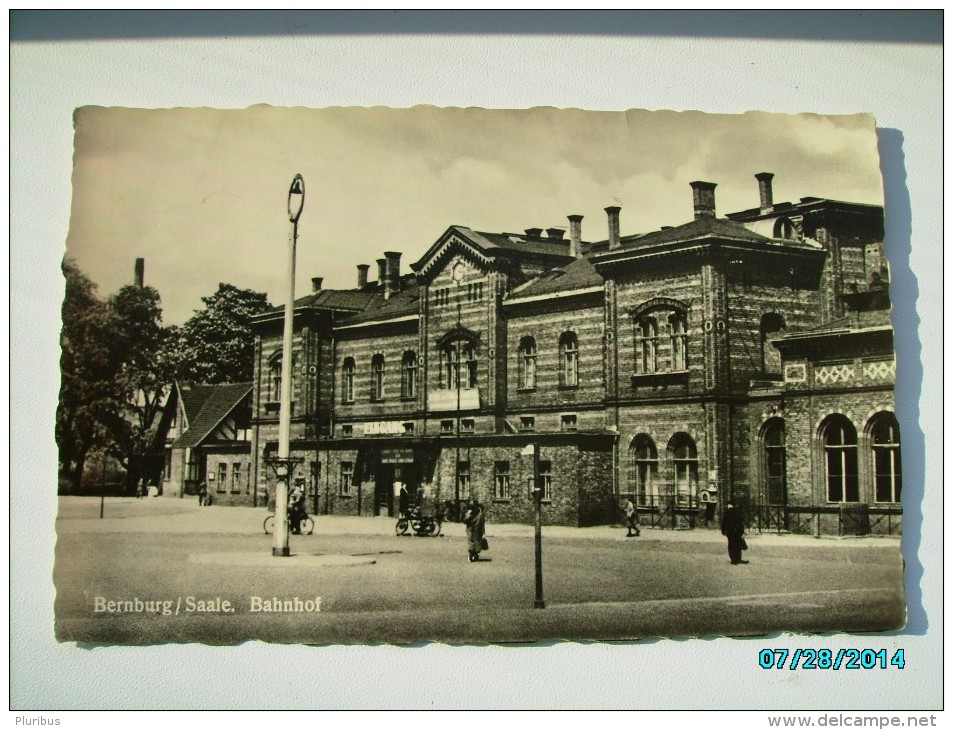 BERNBURG  SAALE   BAHNHOF  GARE  RAILWAY STATION  ,  OLD POSTCARD, 0 - Bernburg (Saale)