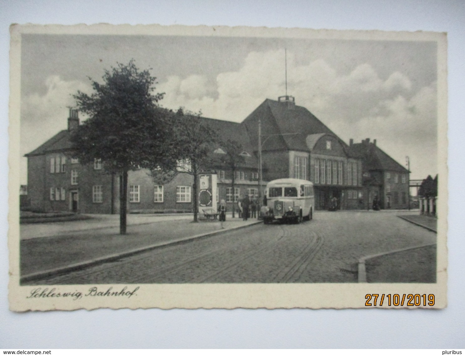 SCHLESWIG   BAHNHOF  GARE  RAILWAY STATION , MERCEDES BENZ  BUS ,  OLD POSTCARD, 0 - Schleswig