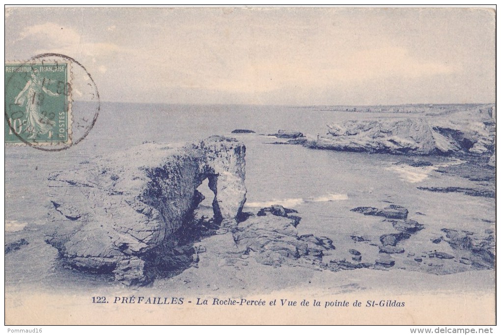 CPA Préfailles La Roche-Percée Et Vue De La Pointe De St-Gildas - Préfailles