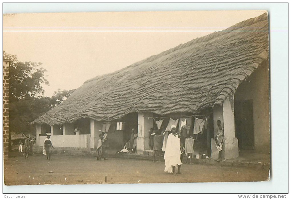 SIGUIRI : CARTE PHOTO, Sur La Place : Beau Plan Animé - 2 Scans - Guinée Française