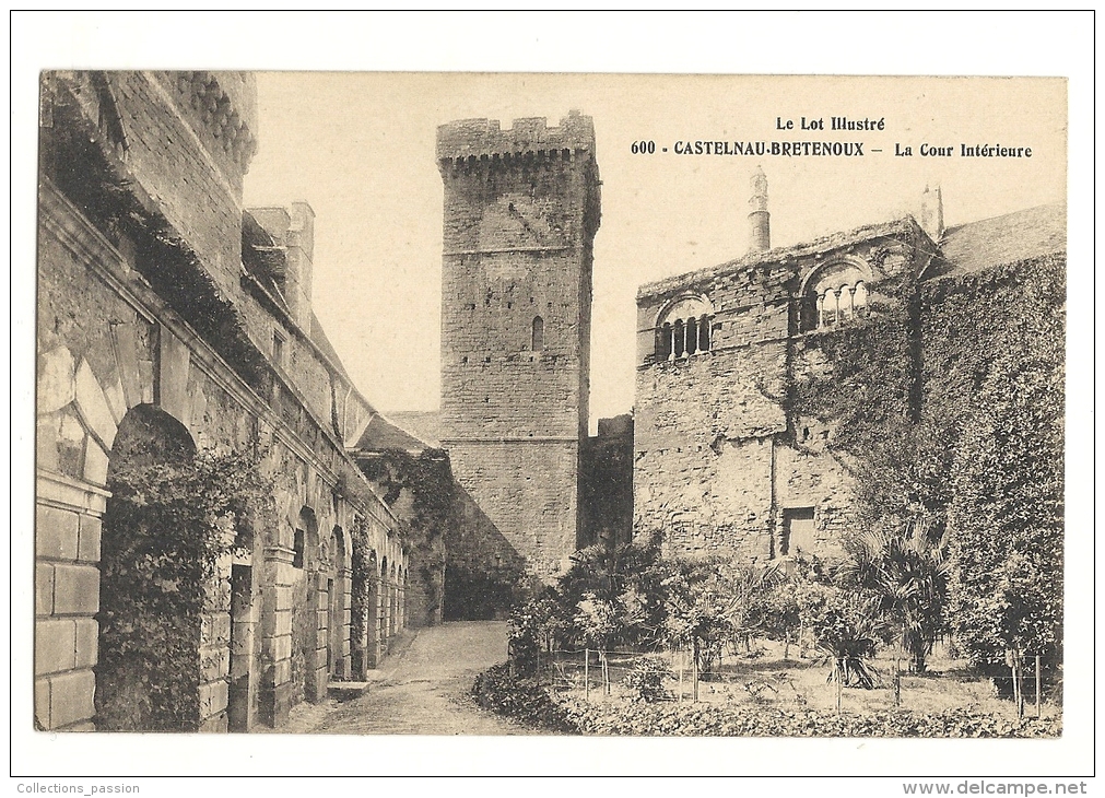 Cp, 46, Castelnau - Bretonoux, La Cour Intérieure - Bretenoux