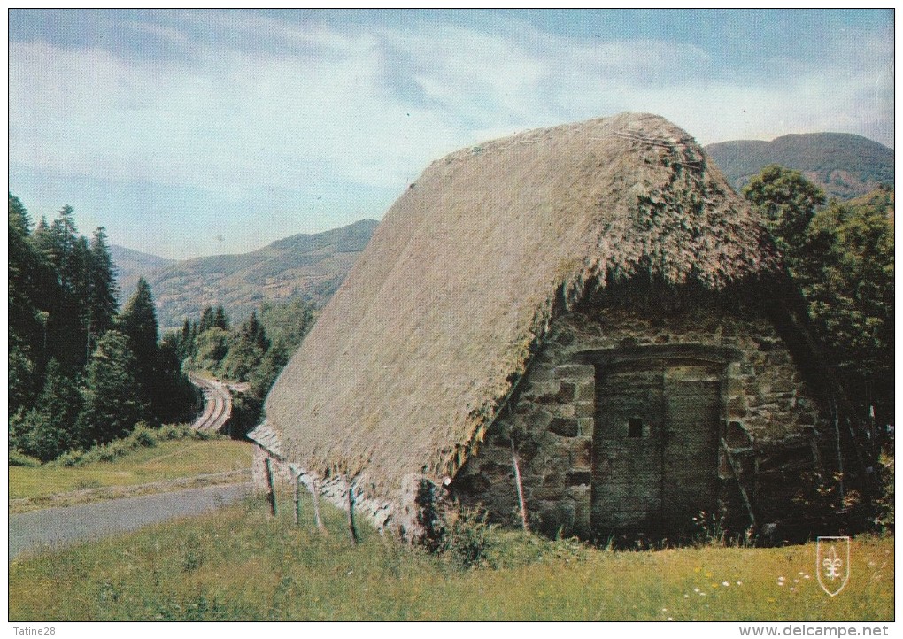 AUVERGNE PITTORESQUE VIEUX BURON AU TOIT DE CHAUME - Auvergne