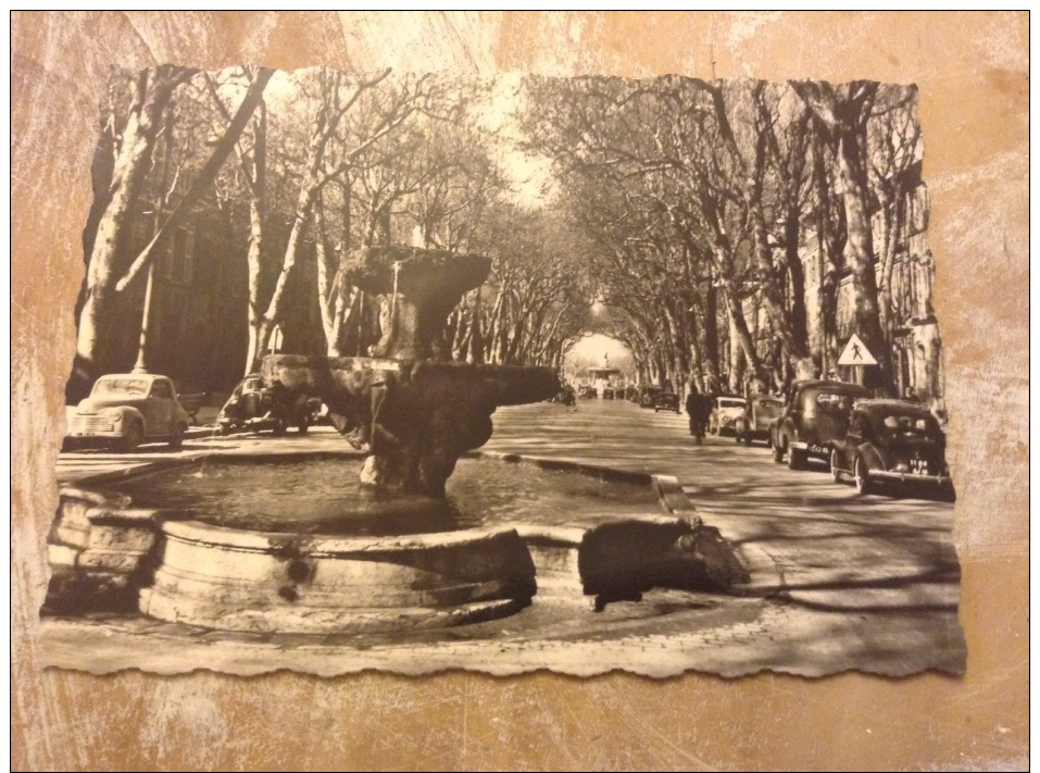 Aix En Provence Fontaine Des Neufs Canons Sur Le Cours Mirabeau Cpm - Aix En Provence