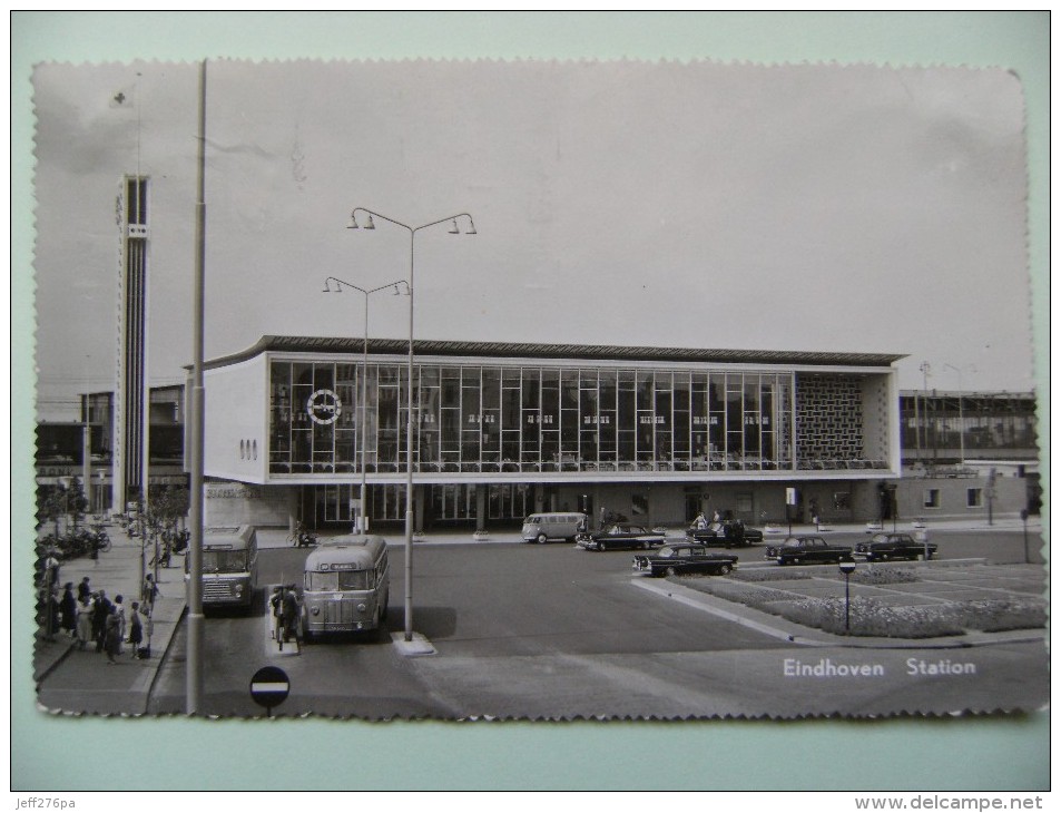 CPSM Eindhoven  - Station - Vue D'ensemble Avec Autocars   A Voir ! - Eindhoven