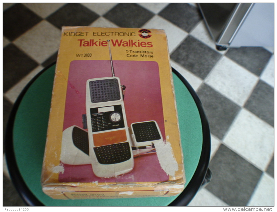 PAIRE DE TALKIE WALKIES   KIDGET ELECTRONIC  WT 3100  ANNEES 1970  Vintage