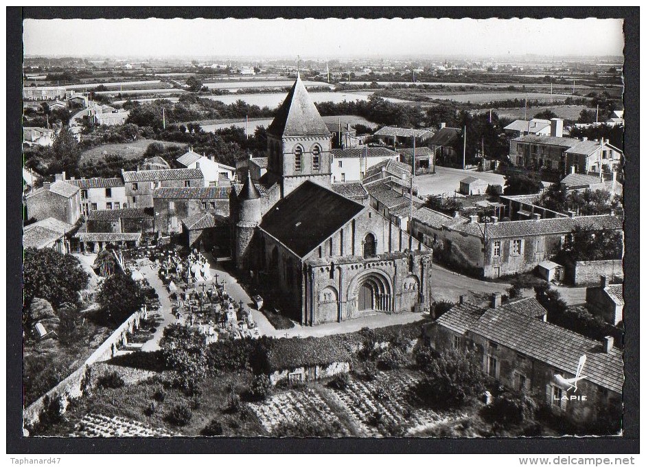 CPSM Gf .dépt. 85 . En Avion Au Dessus De : LA CHAIZE-GIRAUD . L'Eglise. - Other & Unclassified