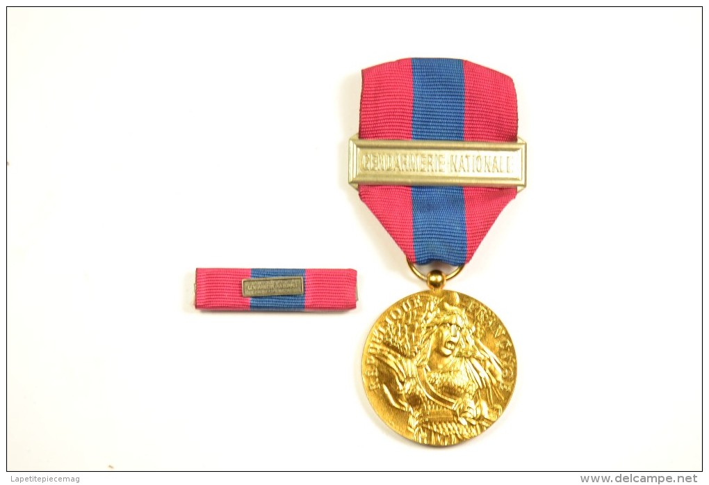 Médaille De La Défense Nationale Or GENDARMERIE Avec Barrette De Rappel - Police & Gendarmerie